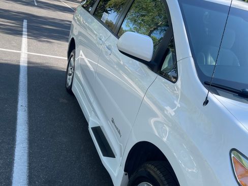 Used 2013 Toyota Sienna LE FWD image 4