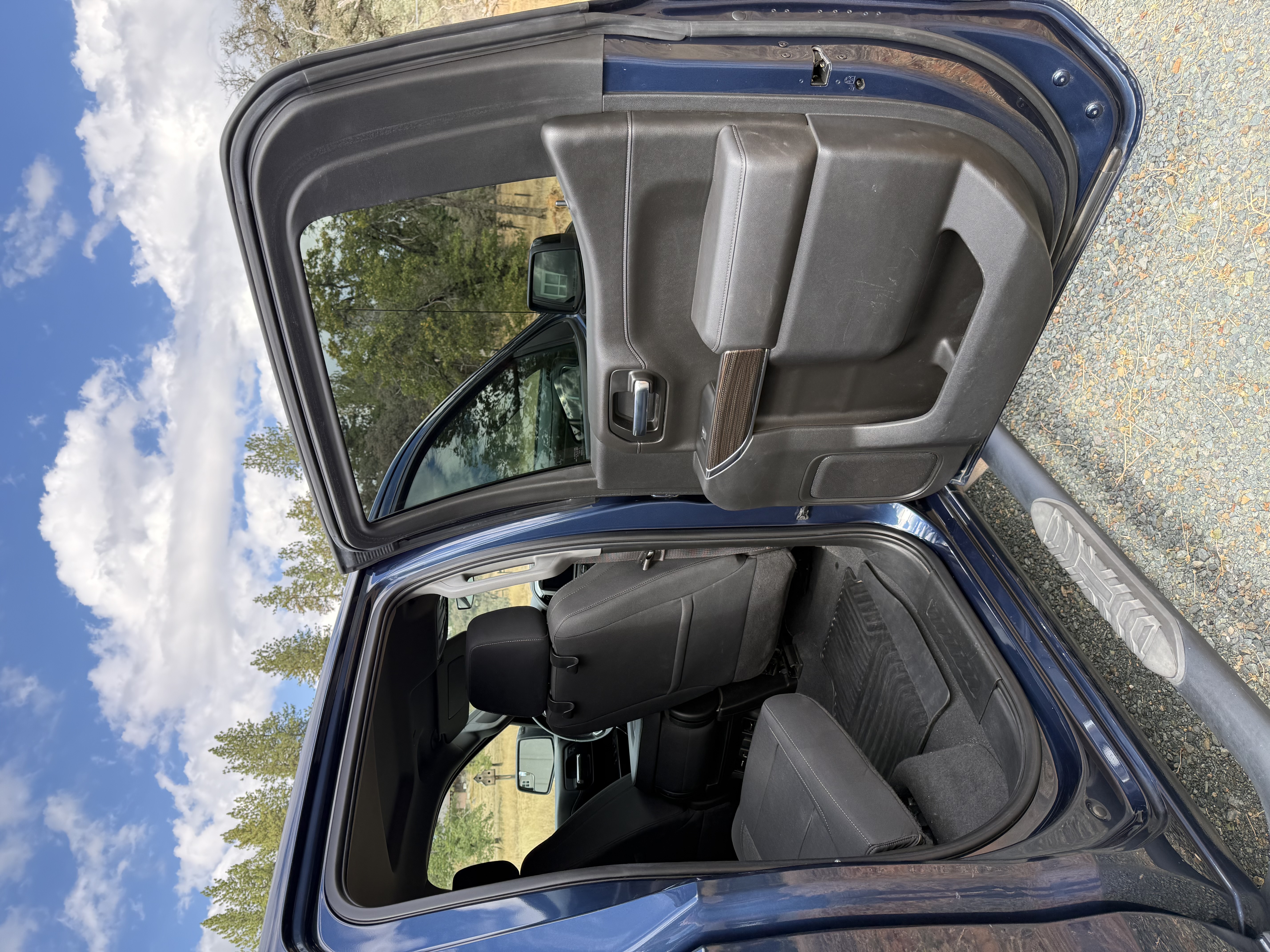 Used 2022 Chevrolet Silverado 1500 RST w/ LPO, Blackout Package AWD/4WD image 11