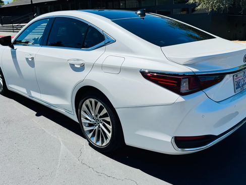 Used 2019 Lexus ES 300h w/ Accessory Package 2 FWD image 13