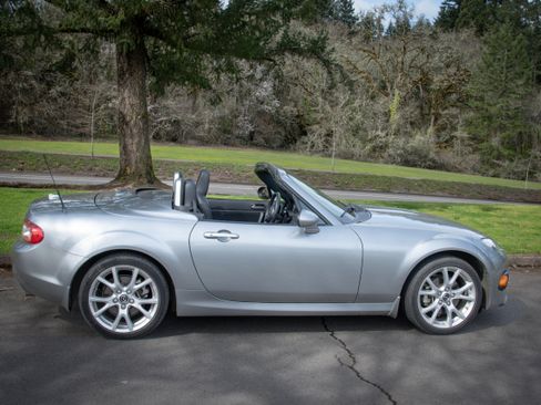 Used 2014 MAZDA MX-5 Miata Grand Touring w/ Premium Package image 2