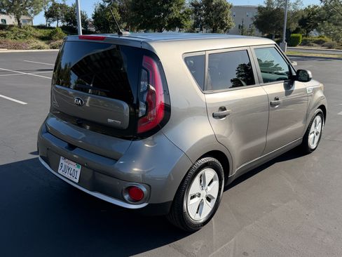 Used 2016 Kia Soul EV + FWD image 5