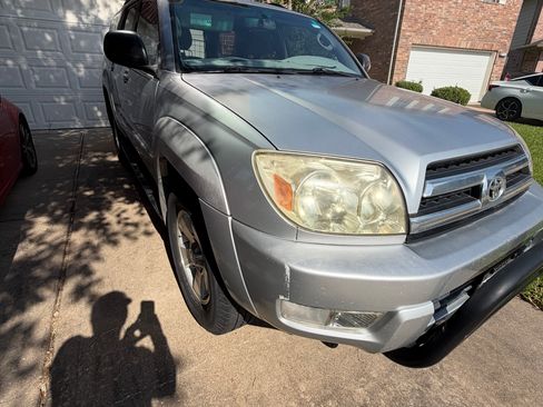 Used 2005 Toyota 4Runner SR5 RWD image 2