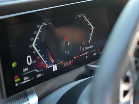 Used 2023 BMW 760i xDrive w/ Executive Package image 5