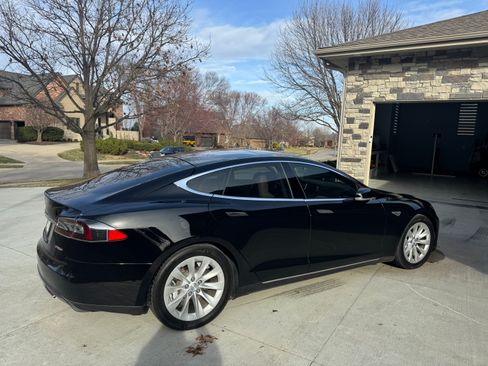 Used 2015 Tesla Model S P90D image 8