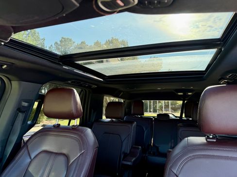 Used 2022 Ford Expedition Max Limited image 16