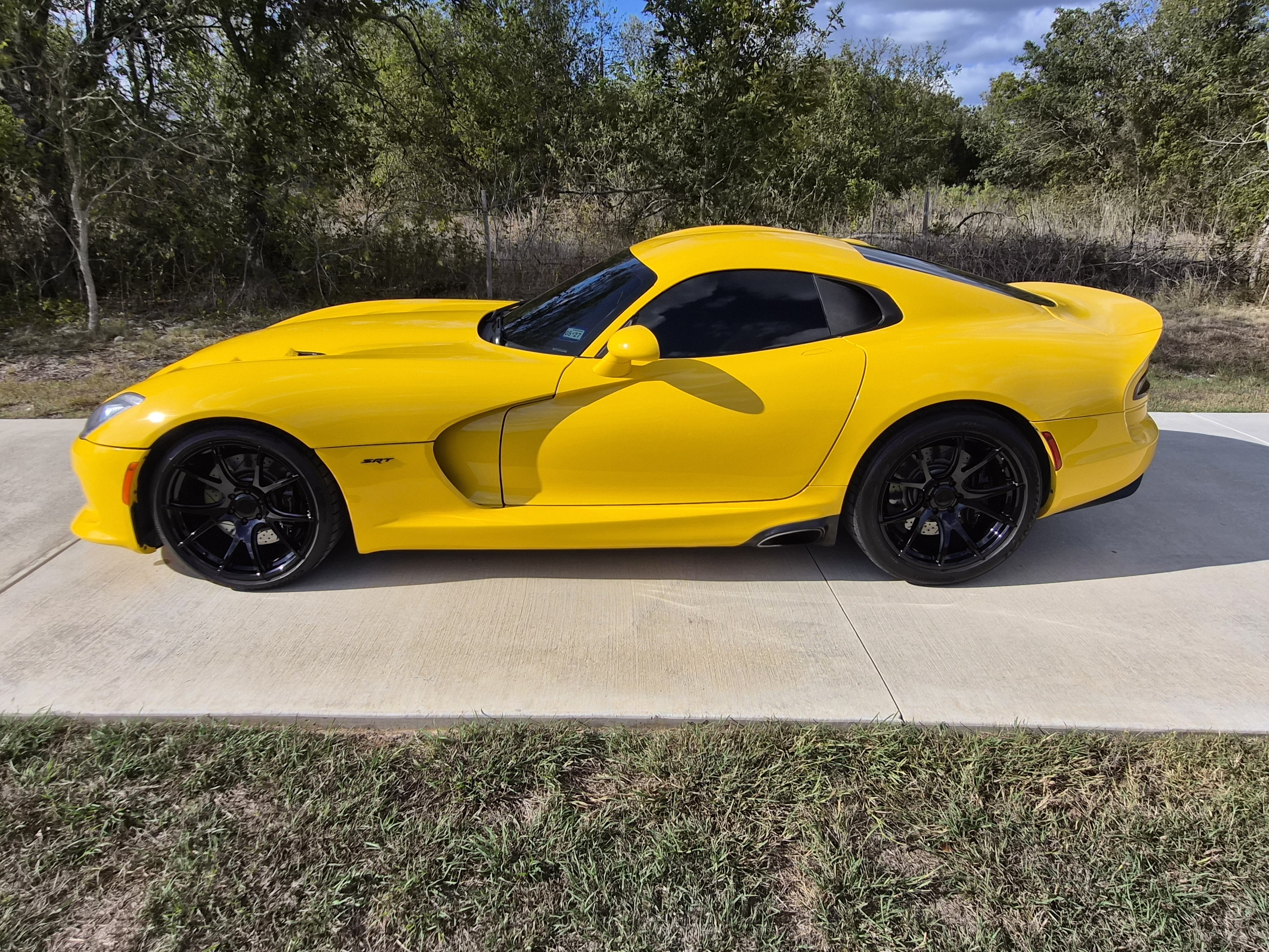 Used 2013 SRT Viper SRT-10 w/ Grand Touring Pkg RWD image 2