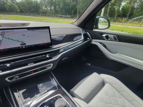 Used 2024 BMW X7 xDrive40i w/ M Sport Package image 15