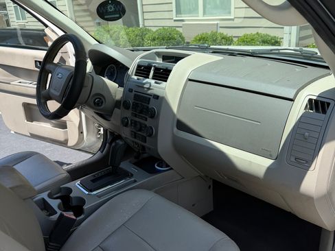 Used 2011 Ford Escape XLT w/ 202A Rapid Spec Order Code FWD image 6