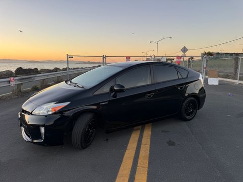 Used 2015 Toyota Prius Four image 30
