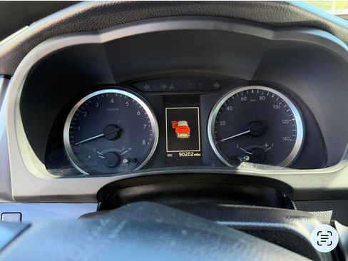 Used 2019 Toyota Highlander LE w/ Carpet Mat Package (TMS) image 10