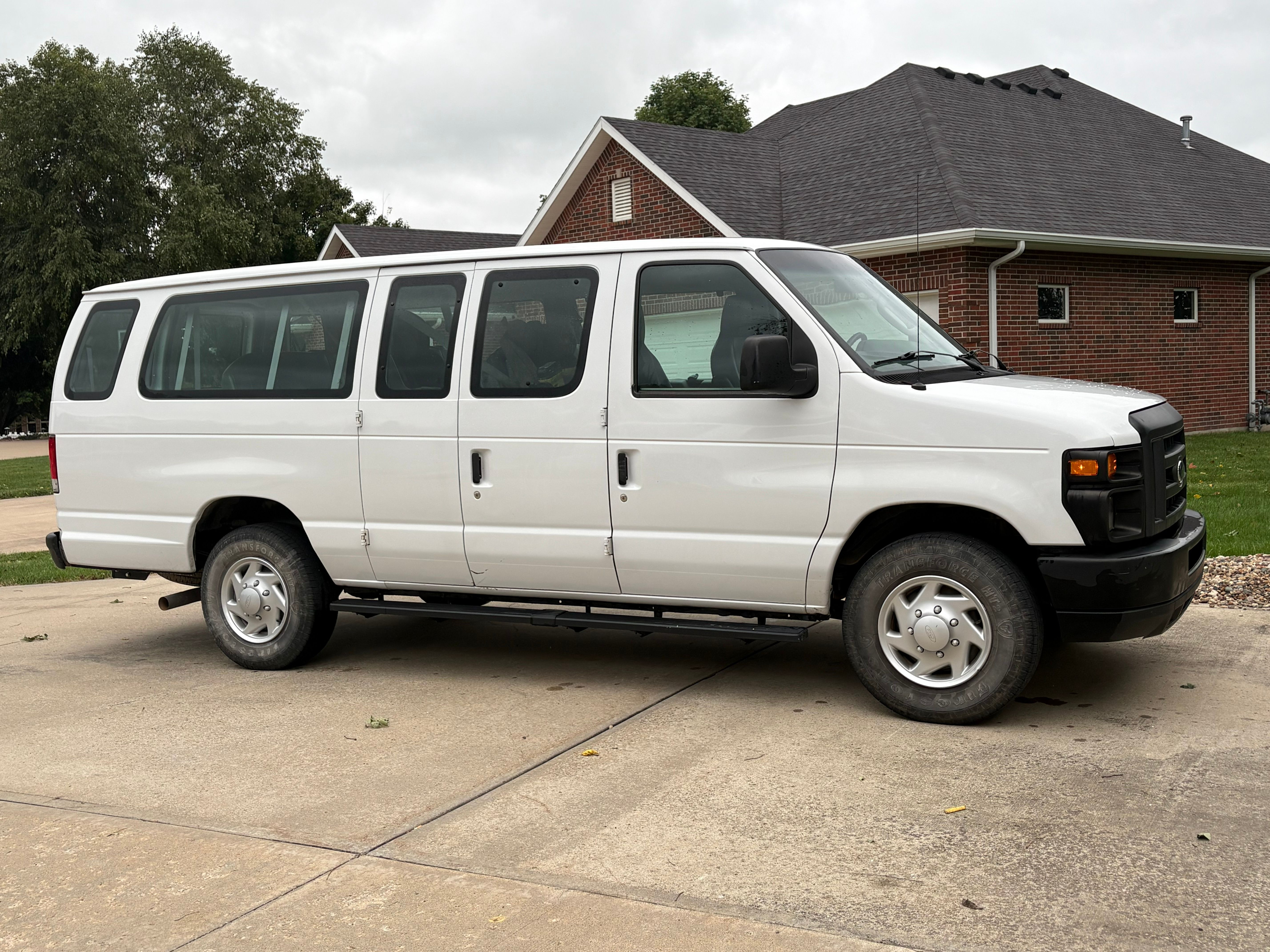 Used 2013 Ford E-350 and Econoline 350 XL RWD image 2