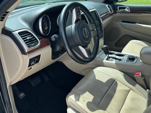 Used 2013 Jeep Grand Cherokee Limited w/ Advance Technology Group AWD/4WD image 4