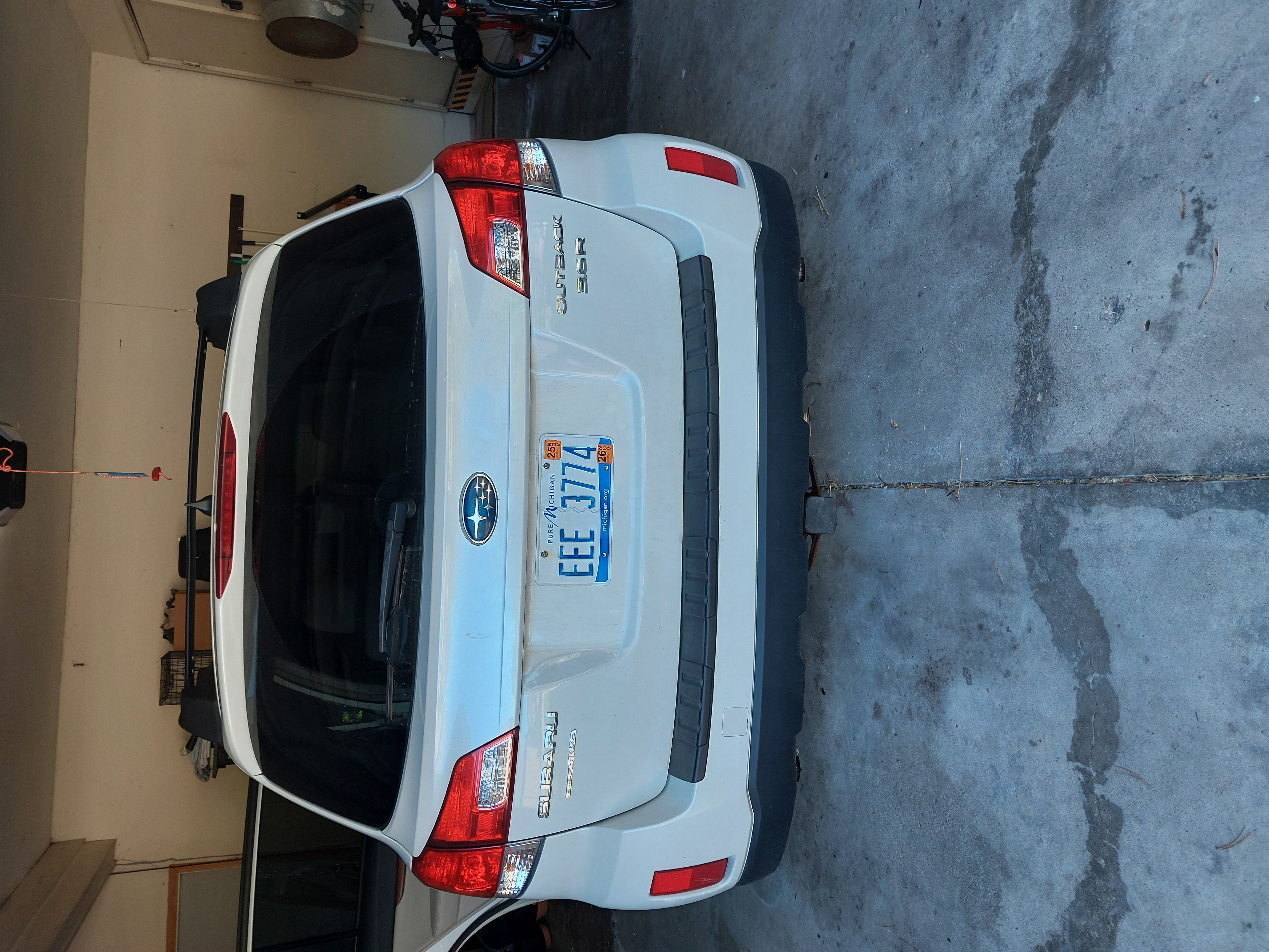 Used 2013 Subaru Outback 3.6R Limited AWD/4WD image 11