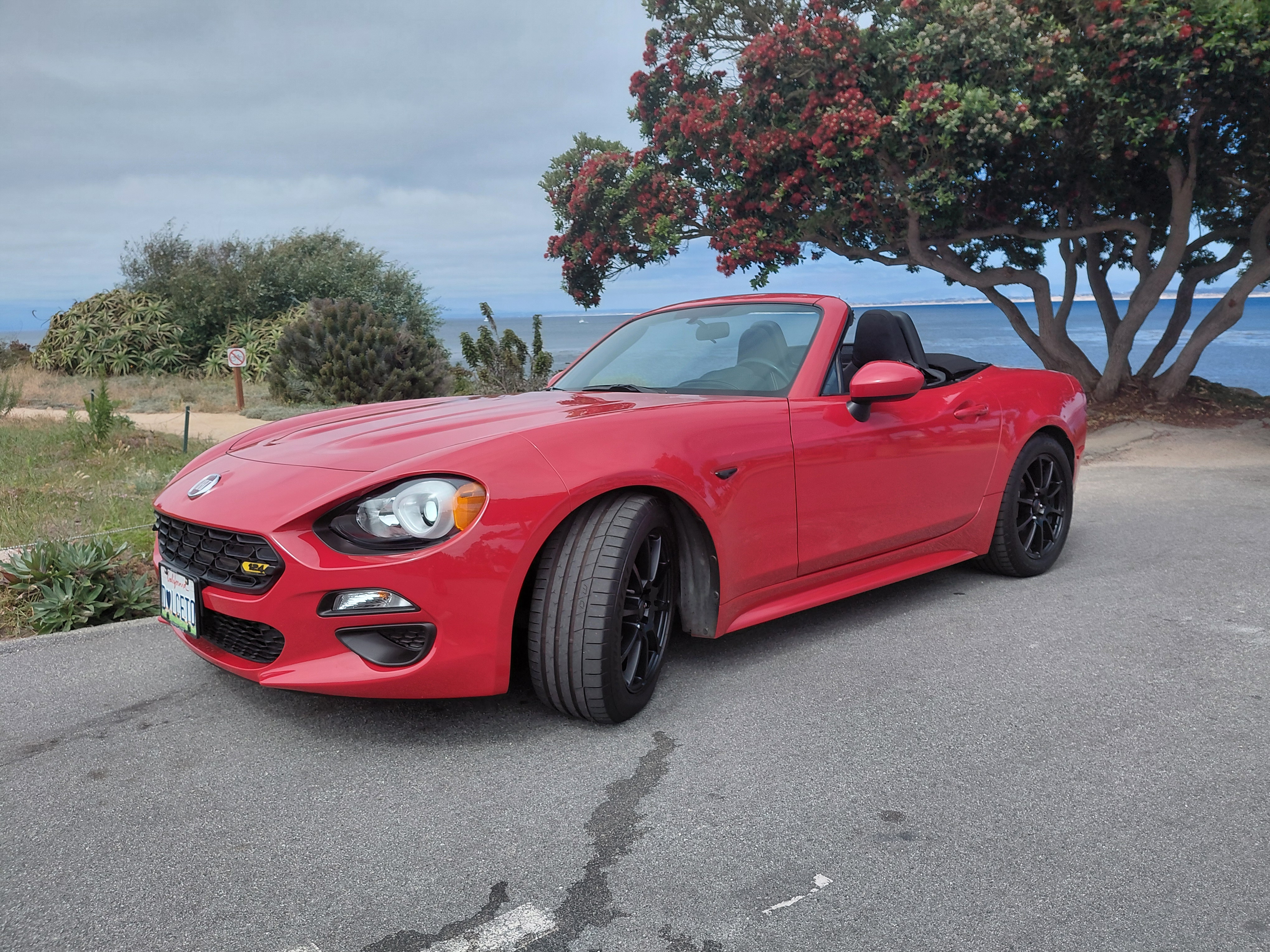 Used 2017 FIAT 124 Spider Classica RWD image 1