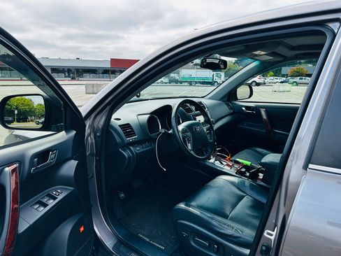 Used 2013 Toyota Highlander Limited AWD/4WD image 4