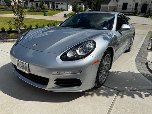 Used 2015 Porsche Panamera S image 1