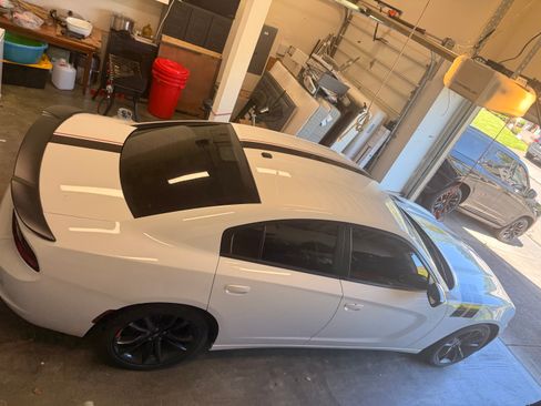 Used 2018 Dodge Charger SXT w/ Blacktop Package RWD image 5