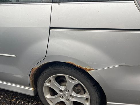 Used 2009 MAZDA MAZDA5 Touring image 9