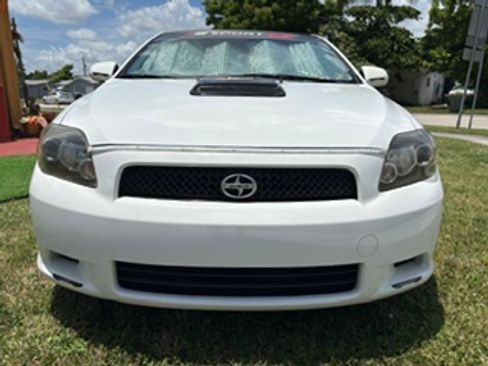 Used 2010 Scion tC FWD image 2