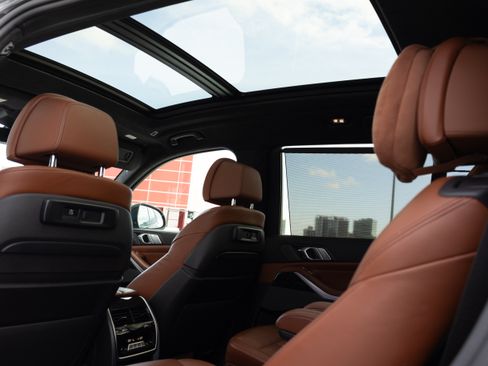 Used 2022 BMW X7 M50i w/ Dynamic Handling Package image 19