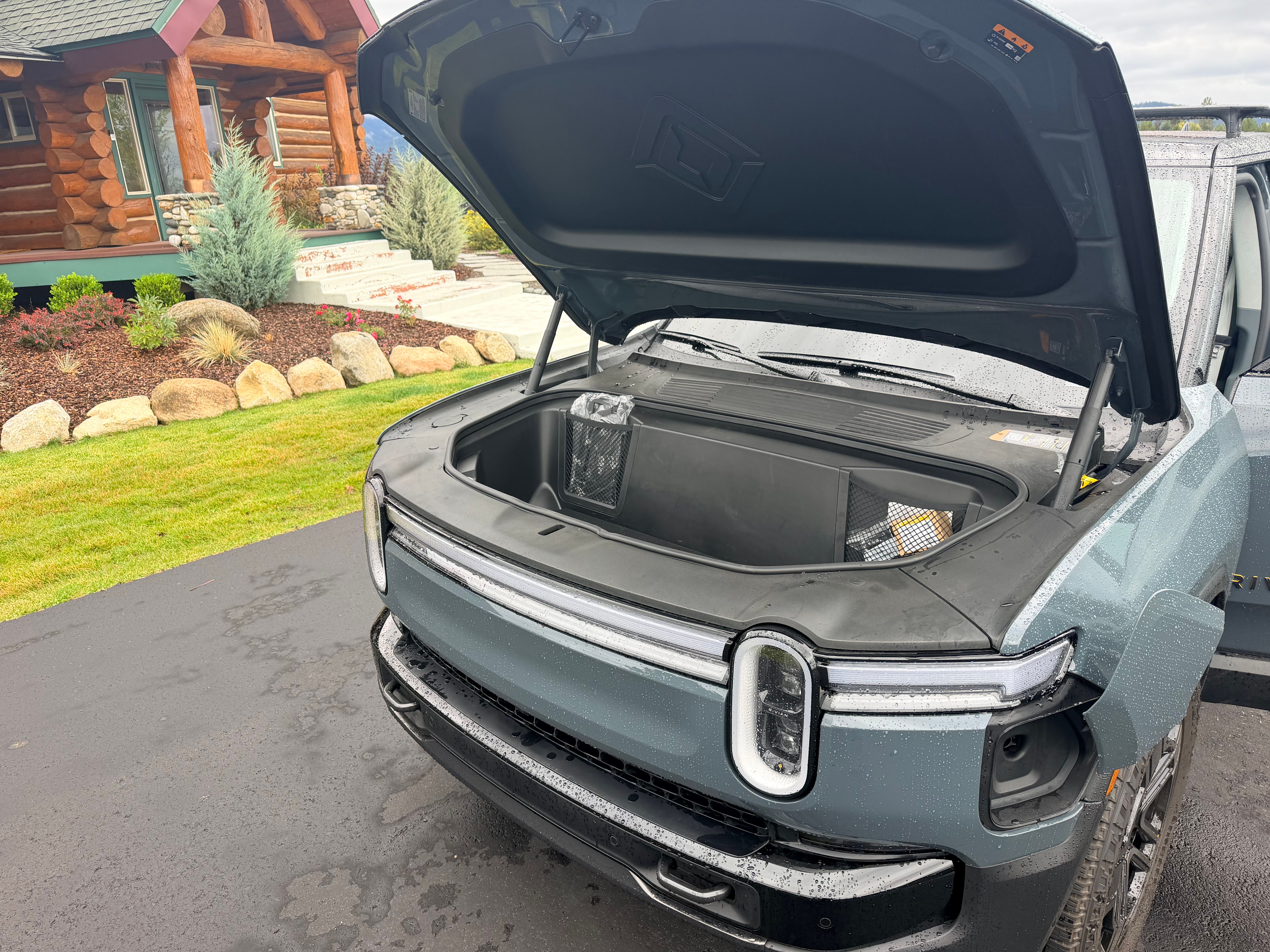 Used 2026 Rivian R1S Premium Tri AWD/4WD image 11
