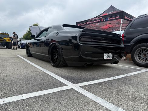Used 2009 Dodge Challenger SRT8 w/ SRT Option Group II RWD image 4