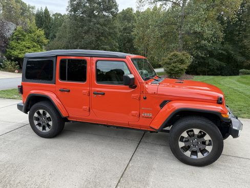 Used 2018 Jeep Wrangler Unlimited Sahara image 5