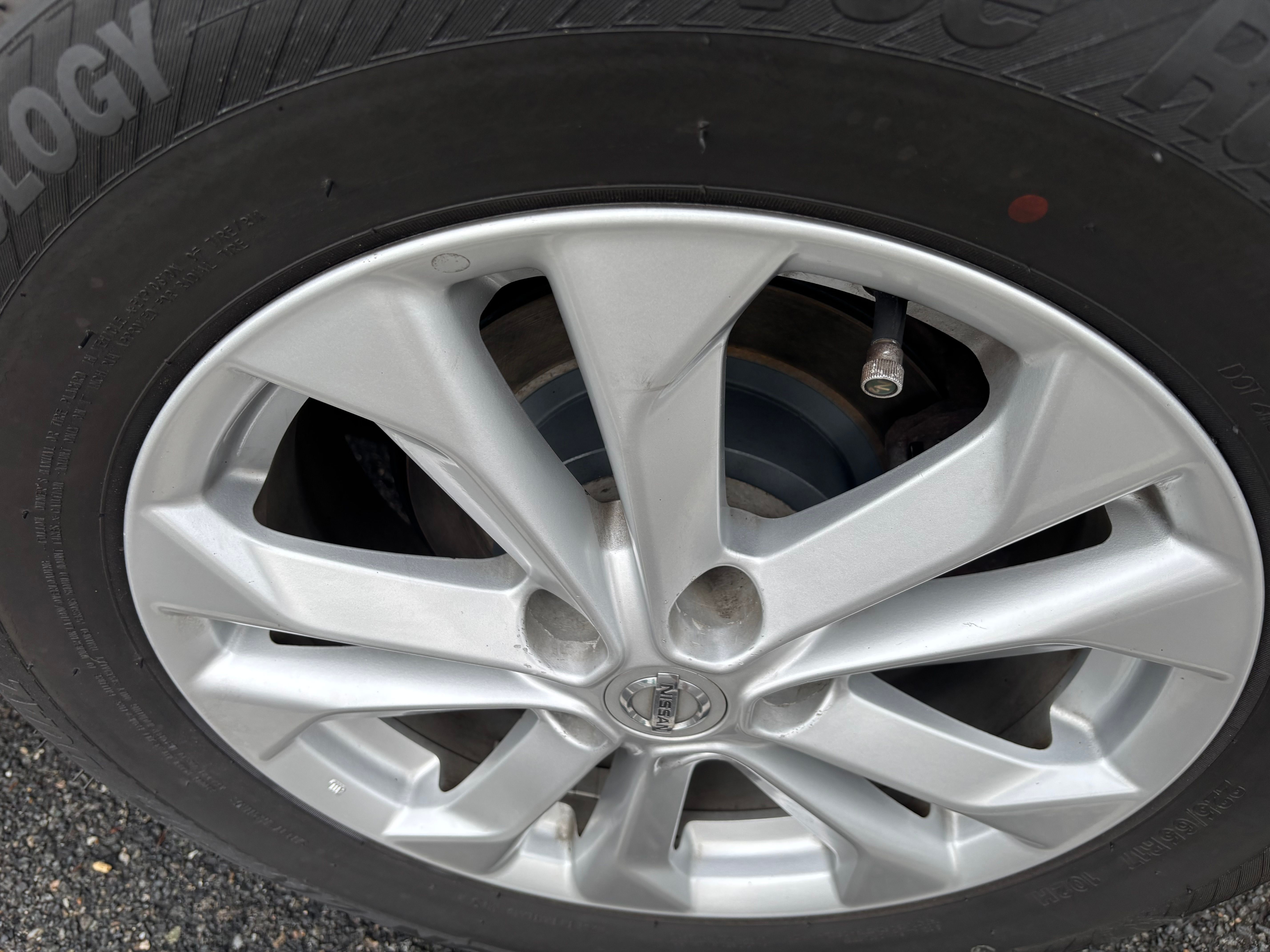 Used 2016 Nissan Rogue SV AWD/4WD image 19