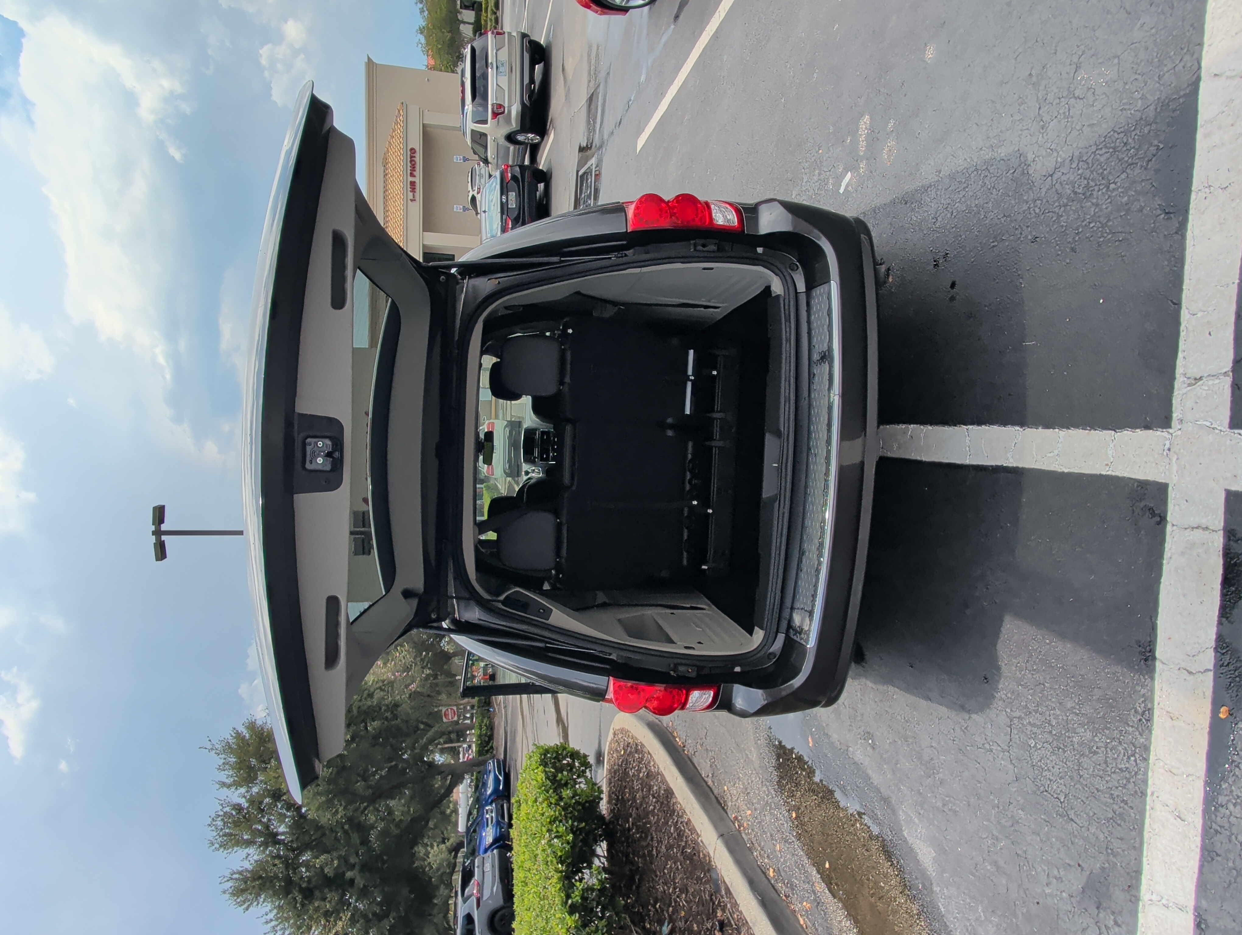 Used 2019 Dodge Grand Caravan SXT FWD image 17