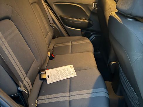 Used 2023 Hyundai Venue SEL image 12