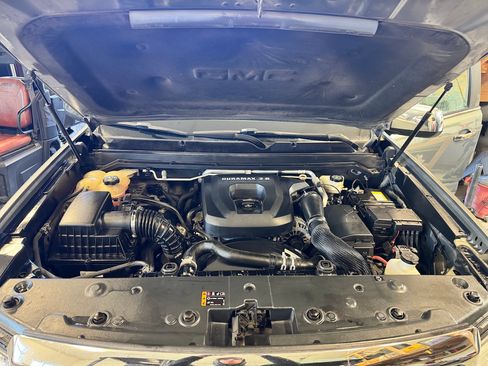 Used 2017 GMC Canyon Denali image 5