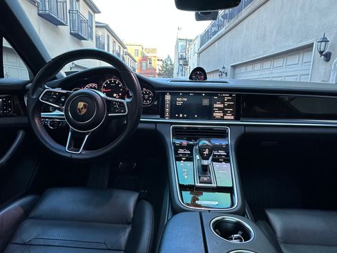 Used 2017 Porsche Panamera 4S image 8
