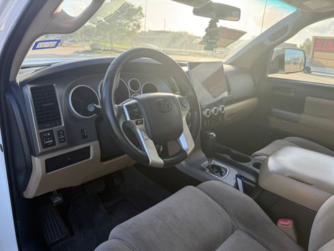Used 2014 Toyota Sequoia SR5 RWD image 6