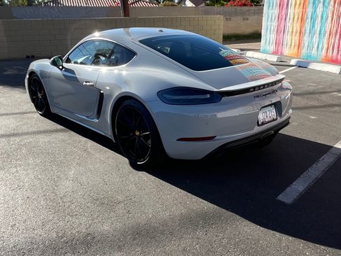 Used 2018 Porsche 718 Cayman GTS image 5