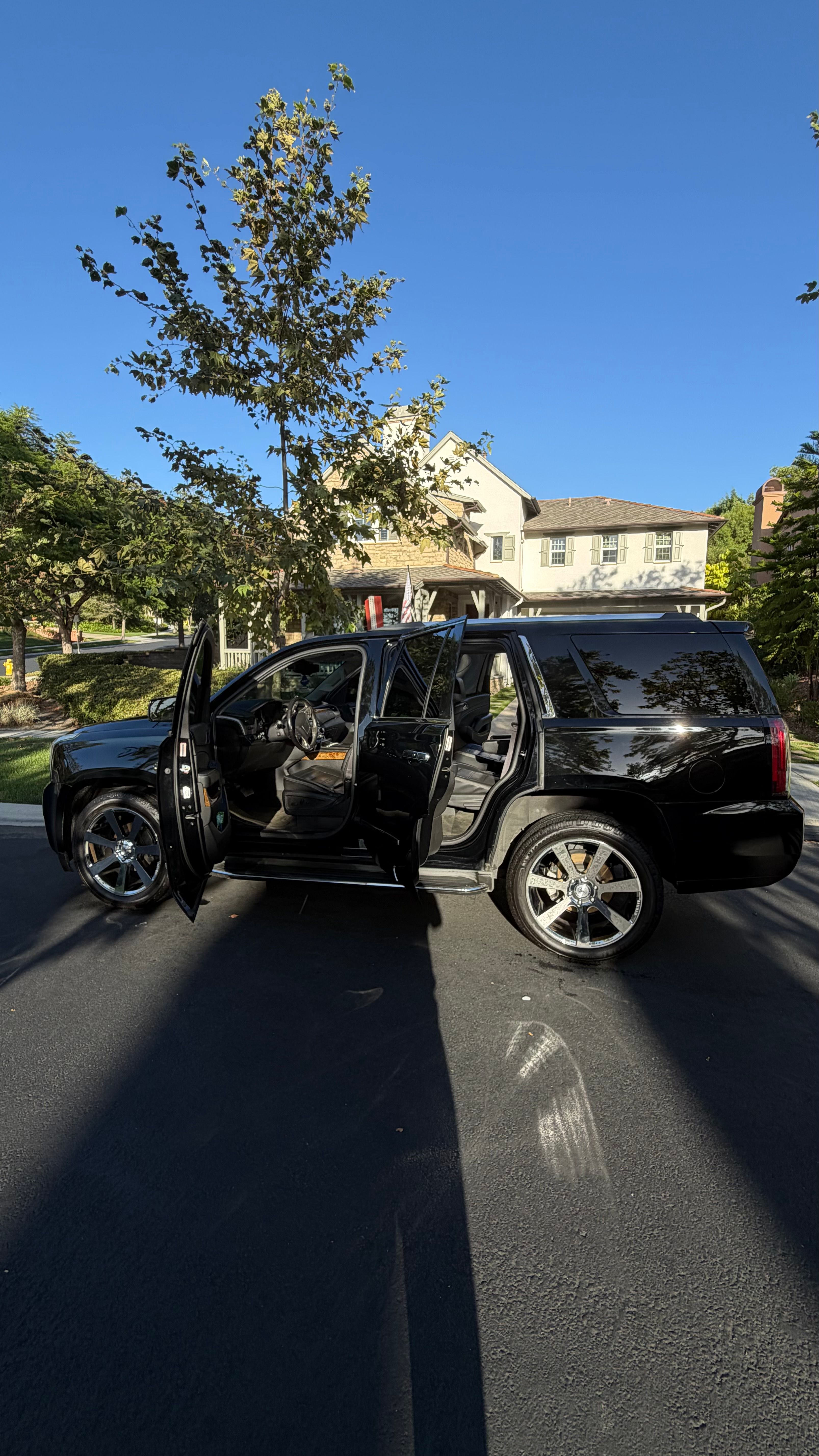 Used 2015 GMC Yukon Denali w/ Touring Package AWD/4WD image 14