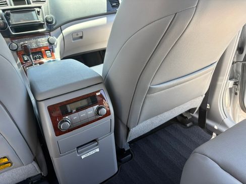 Used 2013 Toyota Highlander Limited FWD image 14