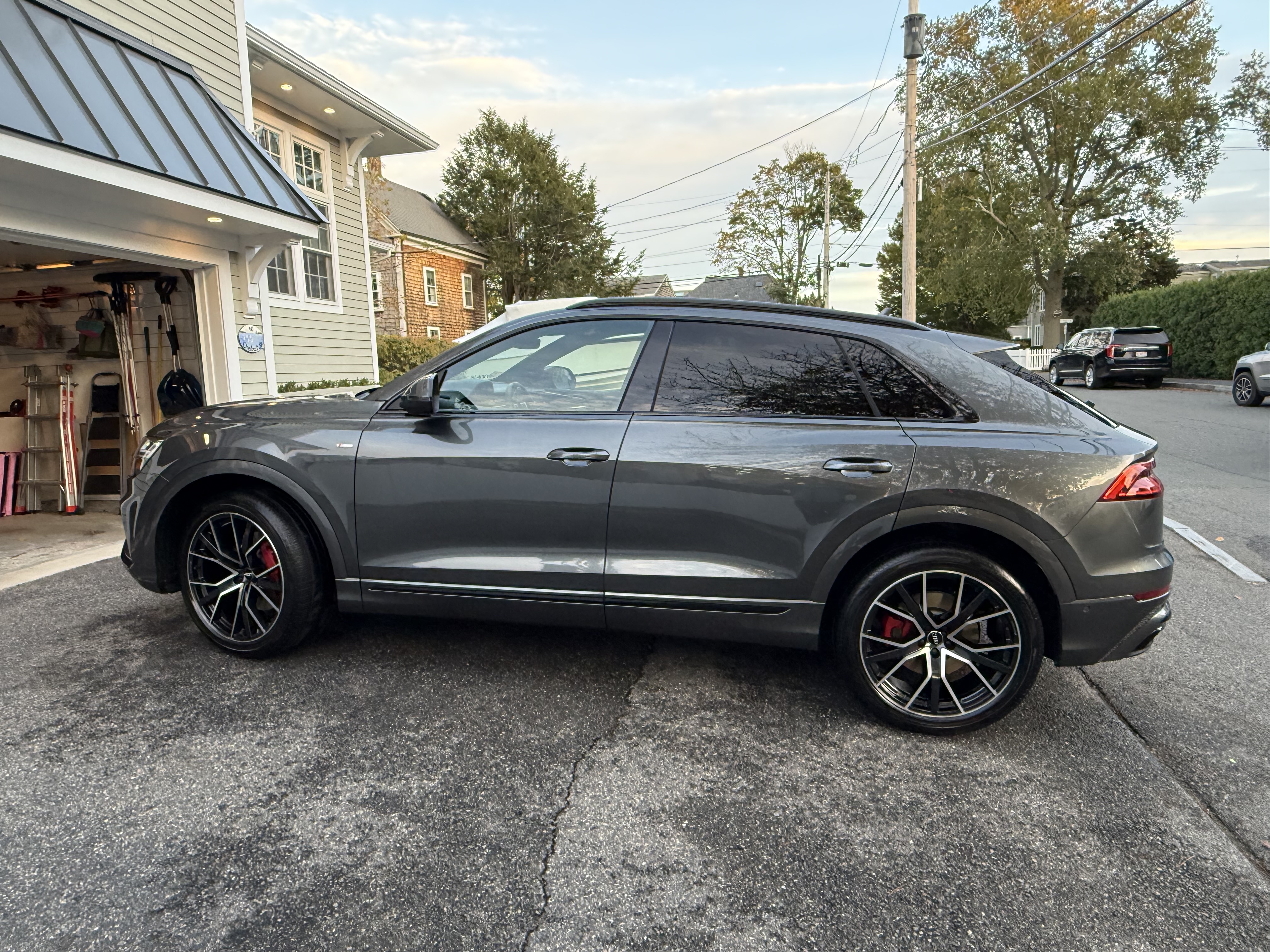 Used 2019 Audi Q8 Premium Plus w/ Premium Plus AWD/4WD image 4