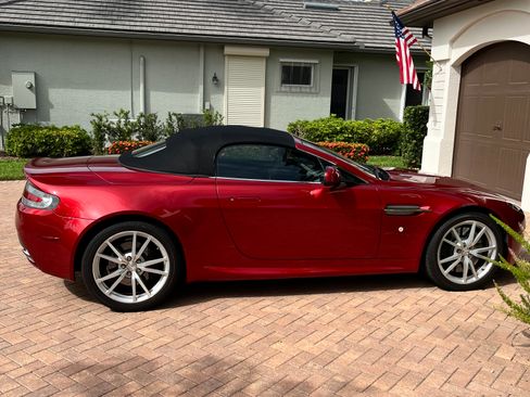 Used 2015 Aston Martin V8 Vantage Roadster RWD image 19