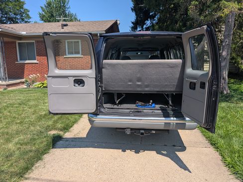 Used 2000 Ford E-350 and Econoline 350 Club Wagon RWD image 12