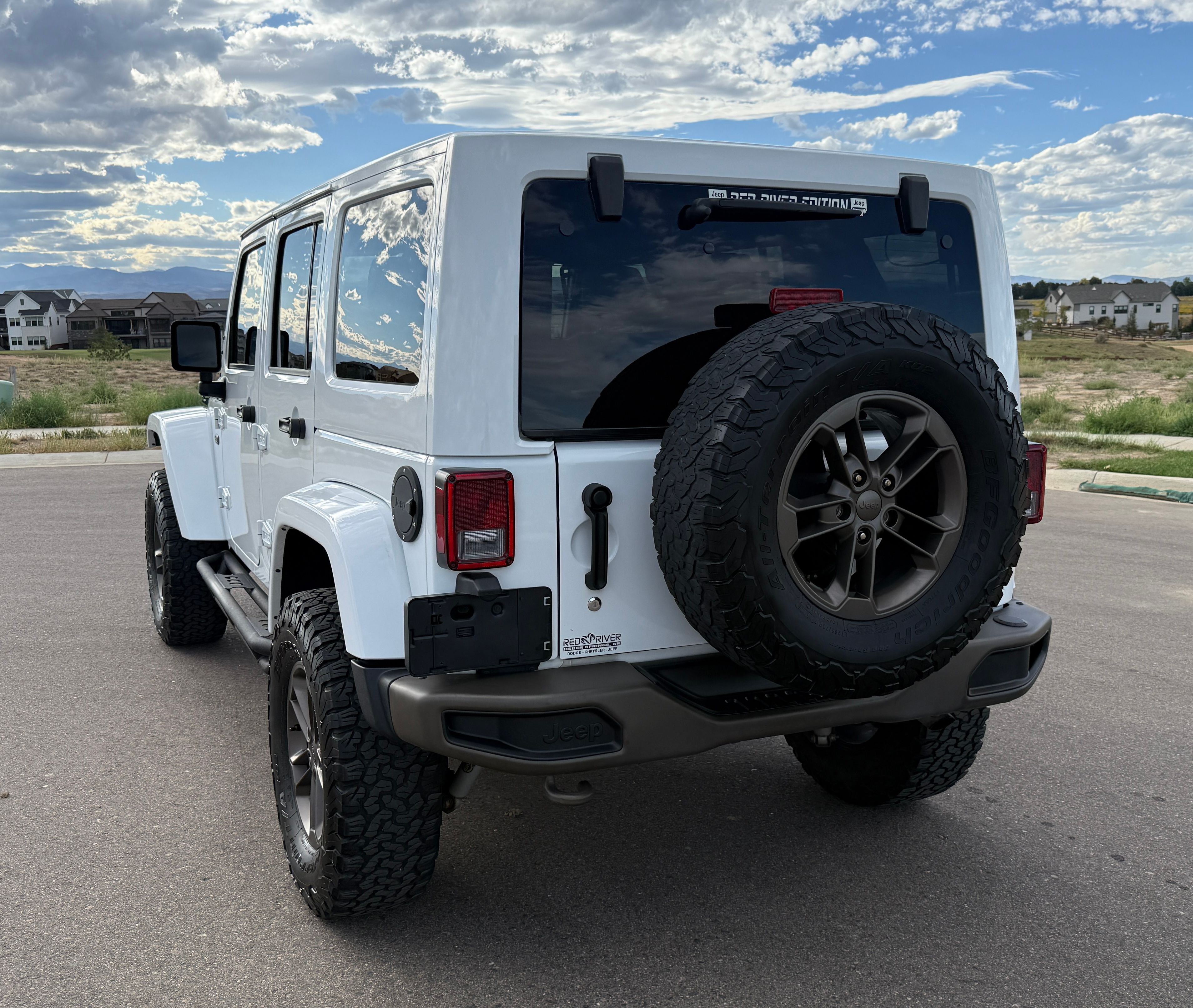 Used 2017 Jeep Wrangler Unlimited Sahara AWD/4WD image 4