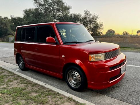 Used 2004 Scion xB image 5