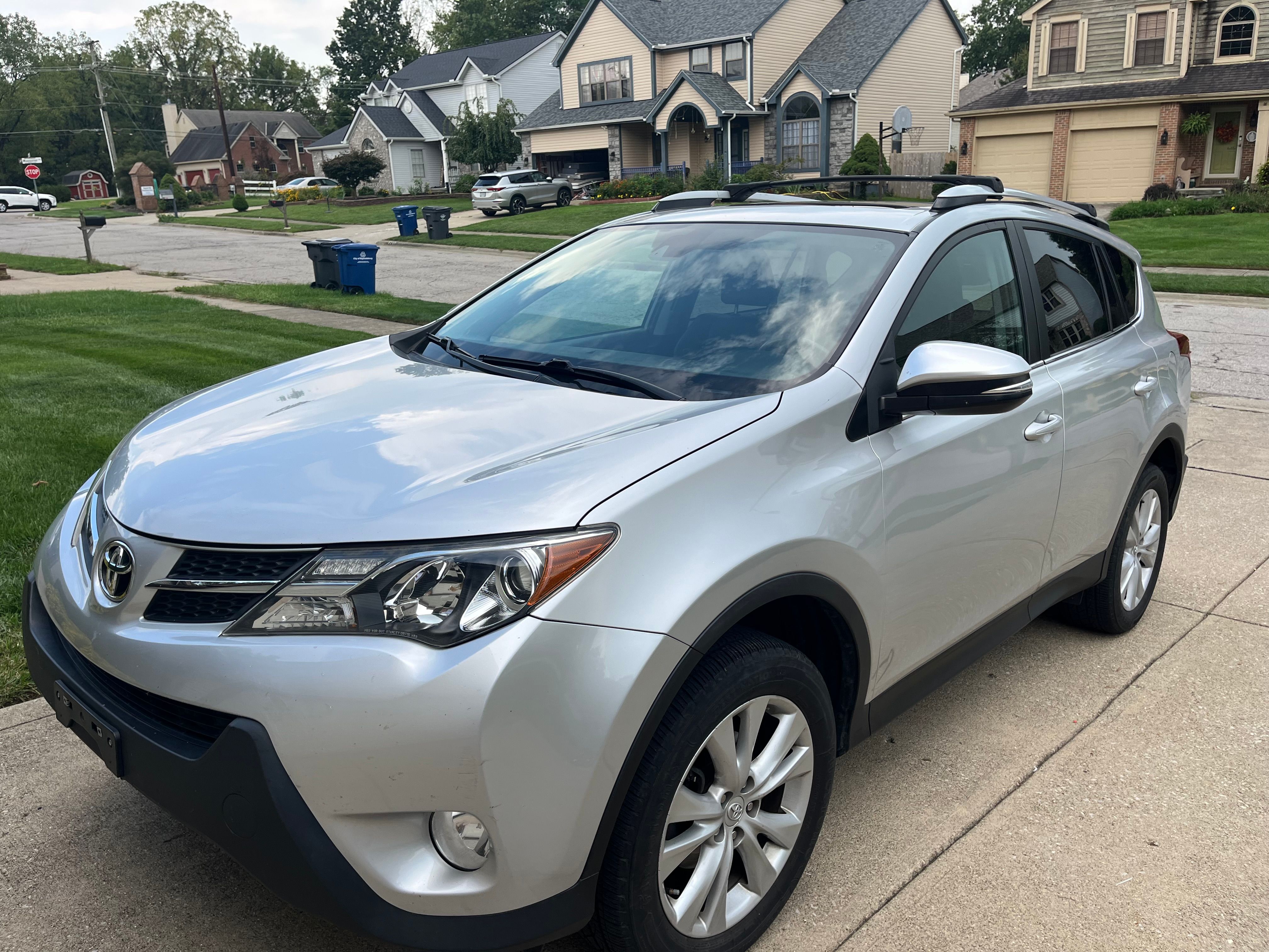 Used 2015 Toyota RAV4 Limited w/ Technology Package AWD/4WD image 1