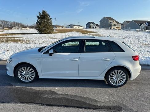 Used 2017 Audi A3 e-tron Premium image 1
