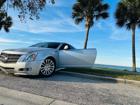 Used 2011 Cadillac CTS Premium image 11