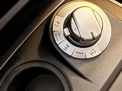 Used 2016 Toyota 4Runner SR5 Premium image 18