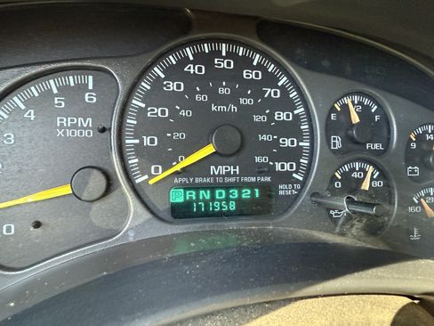 Used 2001 Chevrolet Suburban 2500 LS w/ LS Preferred Equipment Group image 9