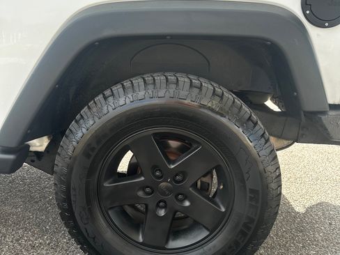 Used 2015 Jeep Wrangler Sport image 12