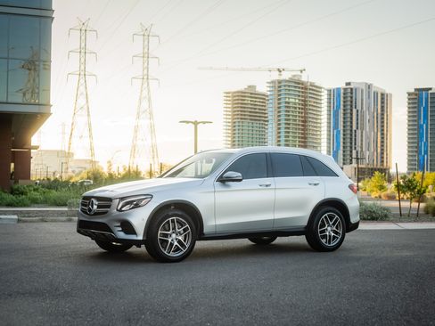 Used 2017 Mercedes-Benz GLC 300 4MATIC image 1