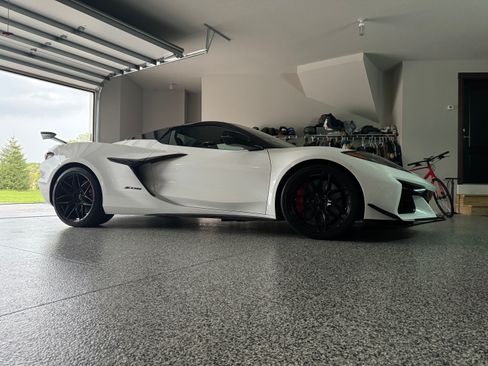 Used 2024 Chevrolet Corvette Z06 w/ Z07 Performance Package image 2