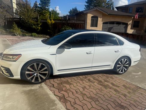 Used 2018 Volkswagen Passat 3.6 image 2